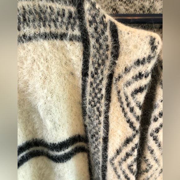 Solitaire long black and white cardigan size medium - Picture 4 of 8